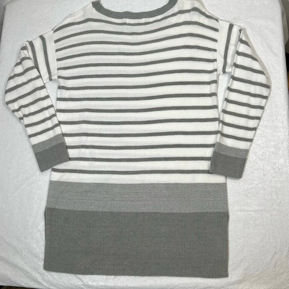 Barefoot Dreams Gray and White Striped Sweater - Picture 7 of 10
